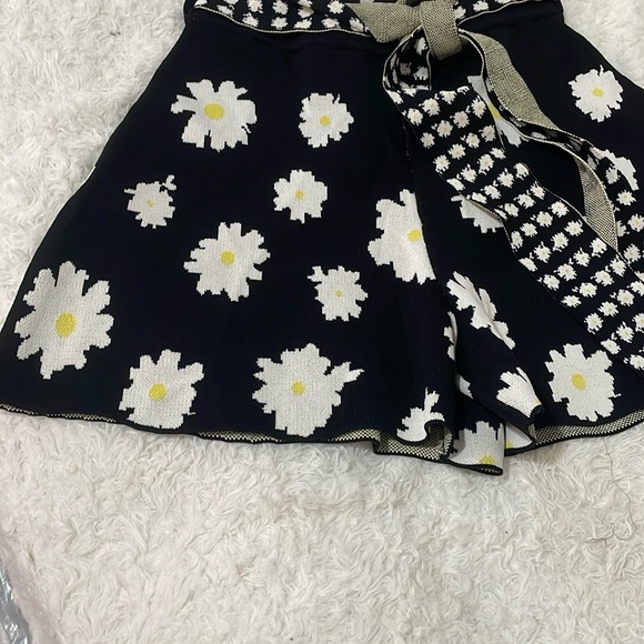 Sandro Paris-maje Floral Black and White Women's Shorts - Picture 2 of 16